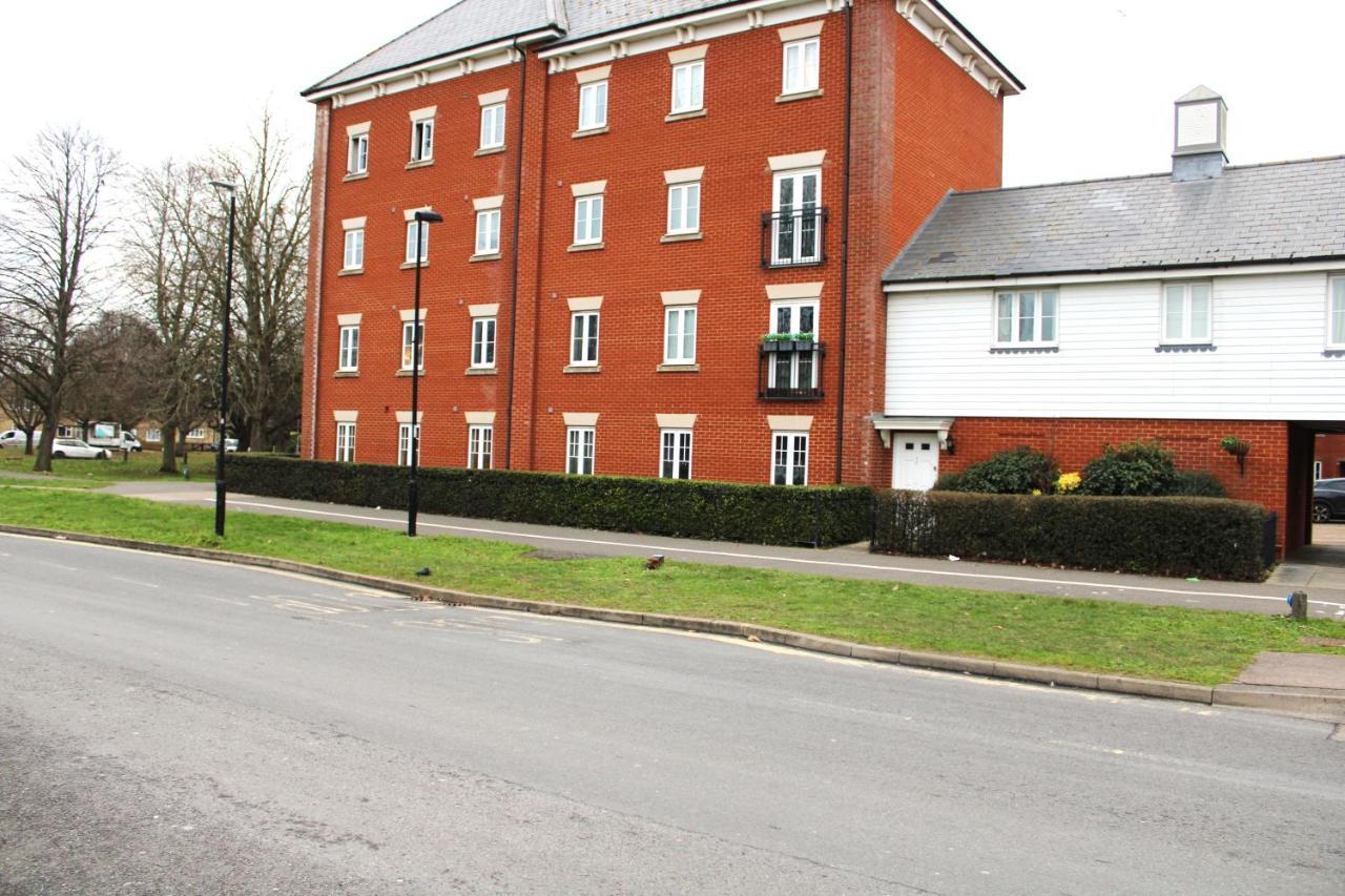 Lovely Modern Apartment Close To Town Centre Lexden Exterior photo